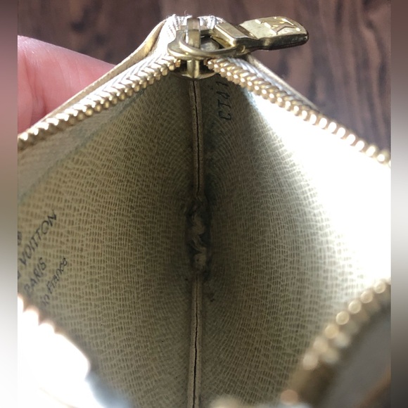 Authentic Louis Vuitton key pouch - Picture 12 of 14
